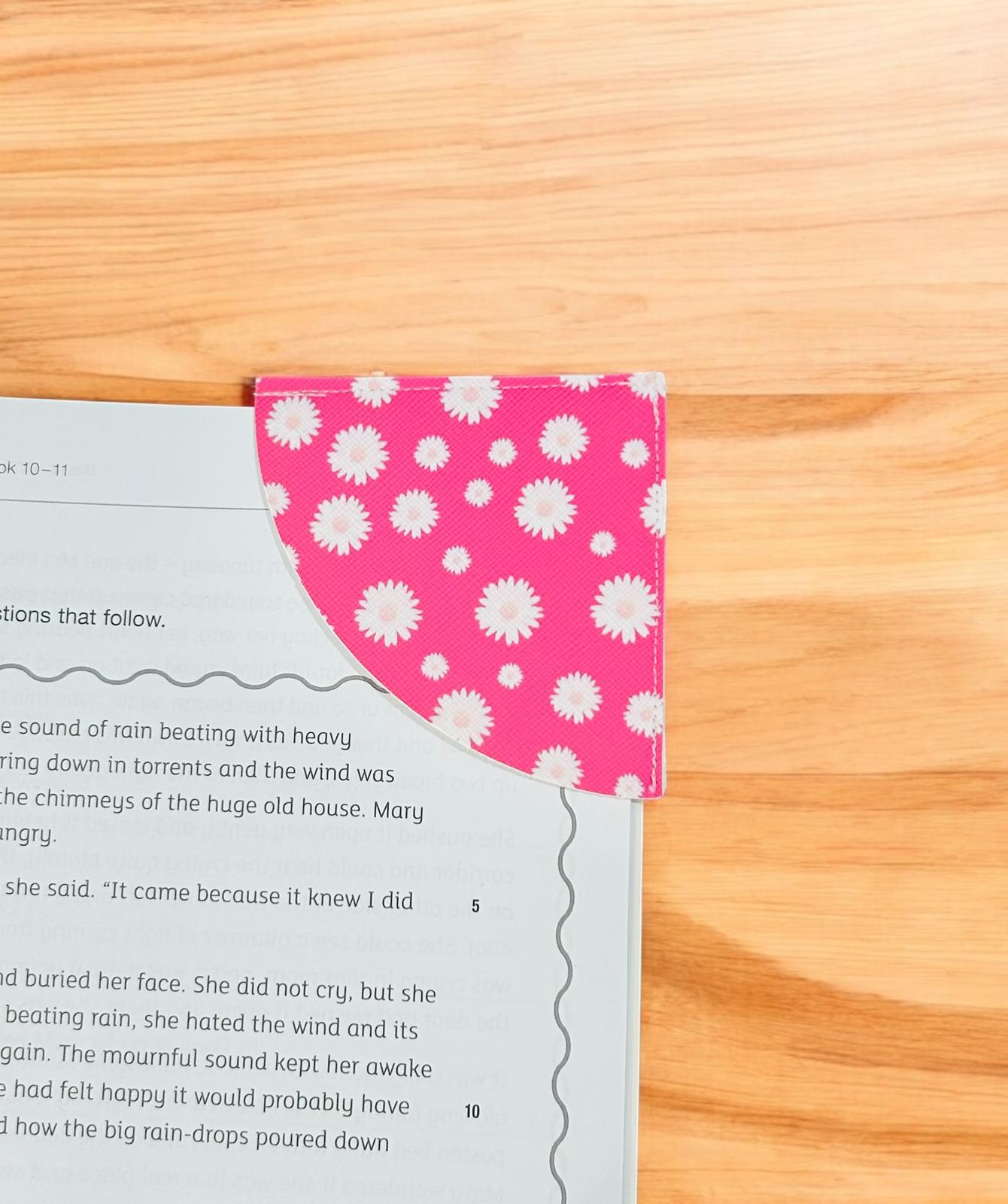 Corner Bookmarks - Sienna Sews