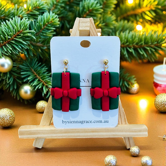🎁 Christmas Present Earrings